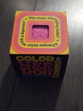 Needoh Color Change Cube Colour Nee Doh Color-Changing Cube - Pink